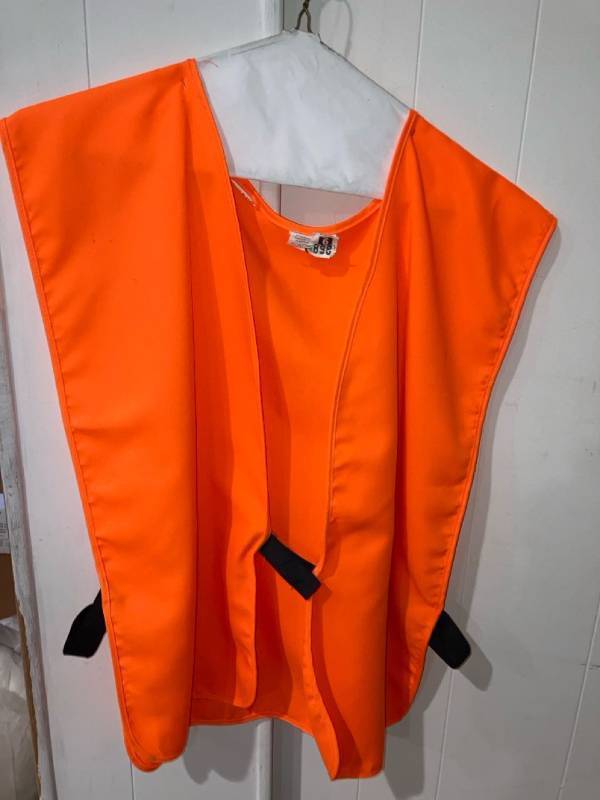 lot 32864 image: HUNTING SAFETY VEST Blaze Orange (ONE SIZE FITS MOST)