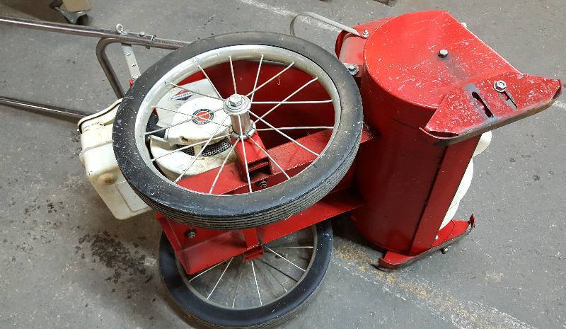 Sno Thro by Parmi Lynn Indiana, Briggs & Stratton 4 cycle Sno Thro by Parmi Lynn Indiana, Briggs & Stratton 4 cycle