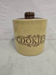 lot 2017 image: Monmouth Pottery Crock Cookie Jar