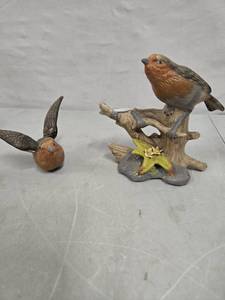 lot 3000 image: Old world sparrows on a branch Figurine