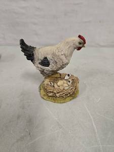 lot 3001 image: Hen with a nest of eggs figurine