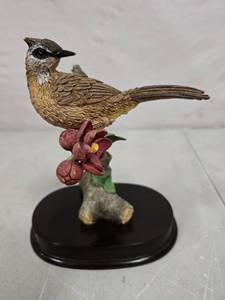 lot 3004 image: Brown Crested Sparrow bird on a branch figurine