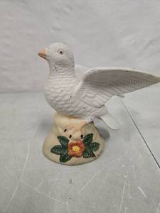 lot 3005 image: Vintage Porcelain bisque white peace love dove figurine