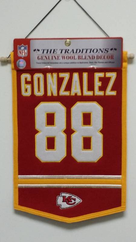 lot 1291 image: Tony Gonzalez #88 Kansas City Chiefs Wool Banner 18 x 12 Future HOFer New in Package