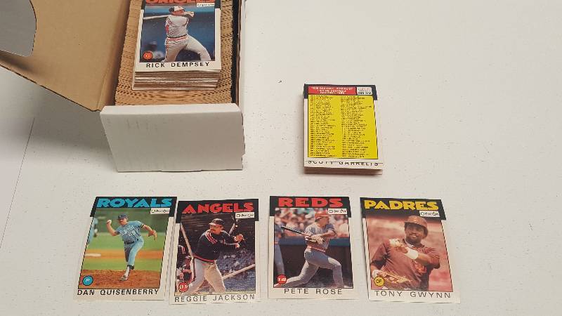 lot 1288 image: 1986 Topps Baseball Complete Set O-Pee-Chee w Pete Rose Tony Gwynn George Brett