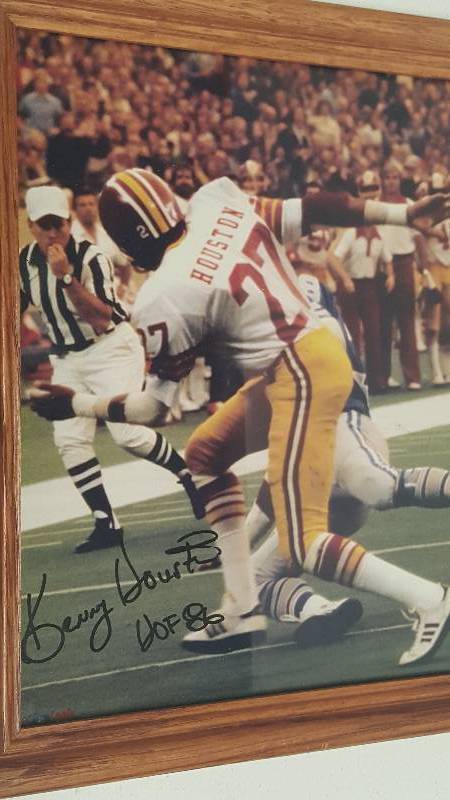 lot 1147 image: Kenny Houston Autographed 8x10 Glossy Photo HOF 86 Inscription Redskins w COA