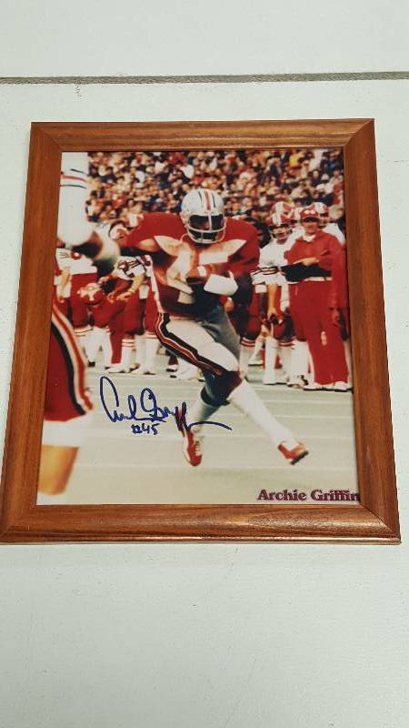lot 1141 image: Archie Griffin Autographed 8x10 Glossy Photo Ohio St. OSU NCAA w COA