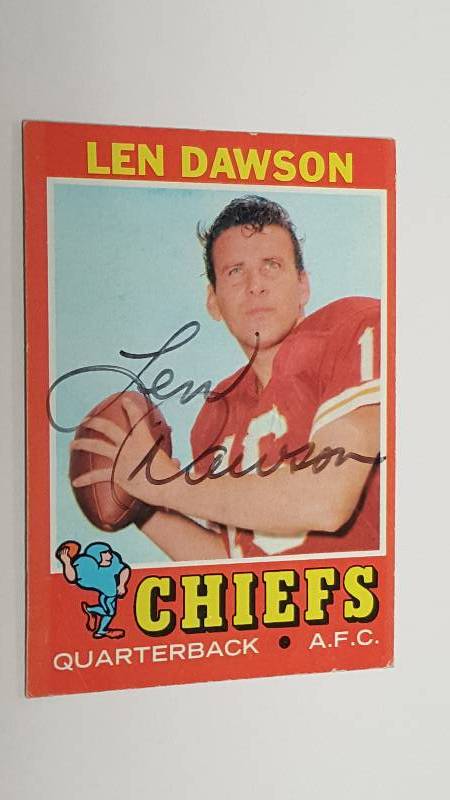 lot 1150 image: Len Dawson Autographed 1971 Topps Football Card Kansas City Chiefs HOF QB