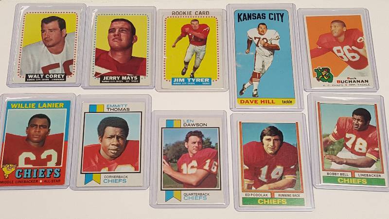lot 1151 image: Vintage Chiefs Football 10 Card Lot 1964-1974 Topps w Len Dawson Buck Buchanan & Bobby Bell