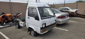 lot 284 image: Mitsubishi Truck