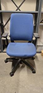 lot 12333 image: Blue Office Chair