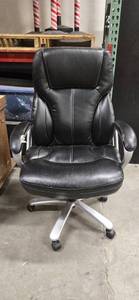 lot 12350 image: Oversized Black Office Chair