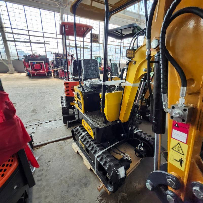 lot 3207 image: Unused AGT 1 Ton Mini Excavator  QH12R