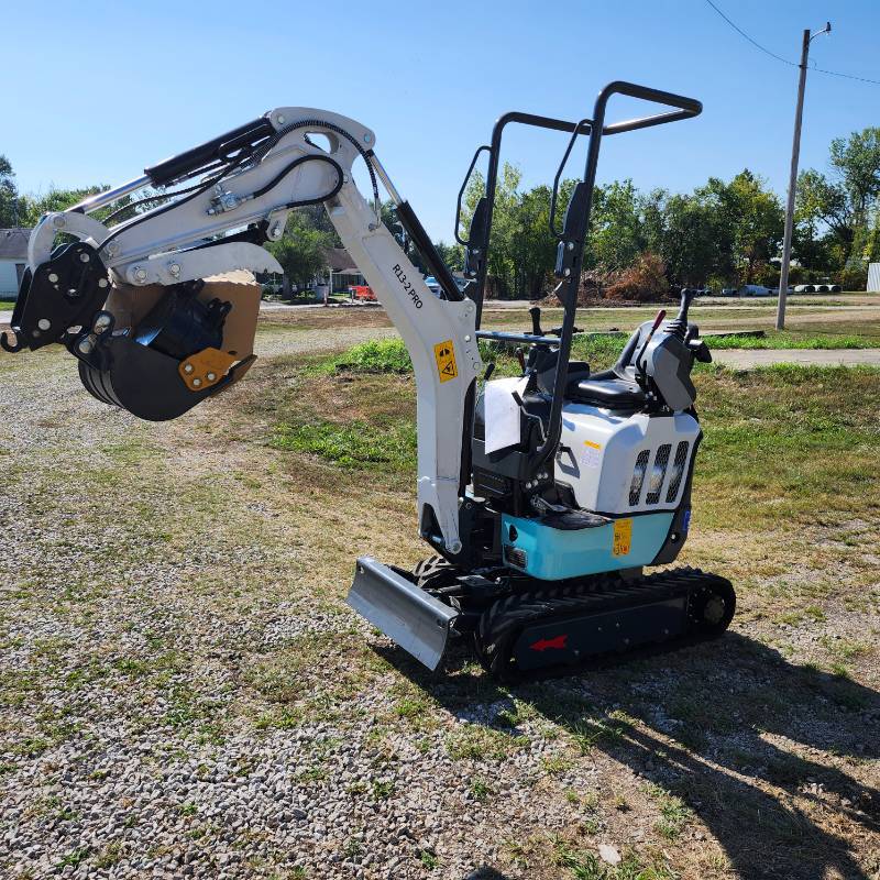 lot 10-3105 image: Unused R13-2 Pro Mini Excavator  1.2 Ton, Kubota Diesel, Full Options, Pilot Controls, Hydraulic Thumb