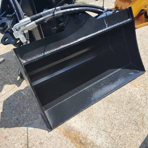 lot 5032B image: Unused Tilting Excavator Bucket - Excavator Attachments  24inch