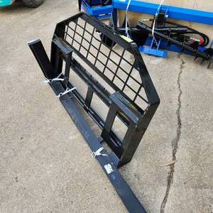 lot 7050 image: Unused GIYI Skid Steer Forks (Skid Steer Attachments)