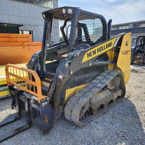 lot 581 image: 2021 New Holland C-327ST Skidsteer W Tracks  3410 Hours