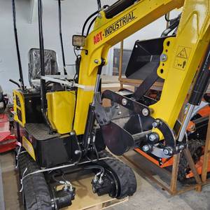 lot 3246 image: Unused AGT 1 Ton Mini Excavator  QH12R