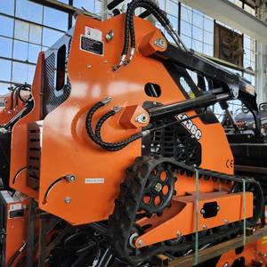 lot 7046 image: Unused EGN Skid Steer Loader - Skid Steer Loaders EG36C