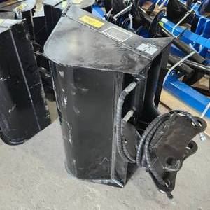 lot 7032 image: New GIYI Excavator Bucket - Excavator Attachments
