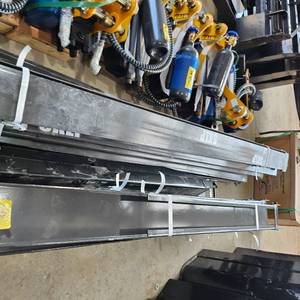 lot 7051 image: 7Ft Forklift Extention Rod