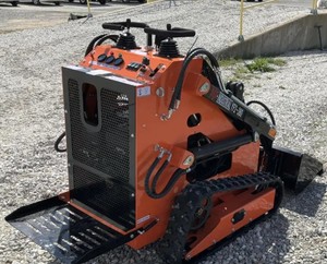lot 3236 image: Unused AGT Skid Steer Loader  YF2-380