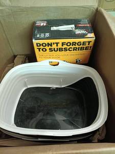 lot 64223 image: Litter Box - ARM &amp HAMMER Clump &amp Seal Platinum Multi-Cat Complete Odor Sealing Clumping Cat Litter with 14 Days of Odor Control, 37 lbs, Online Exclusive Formula