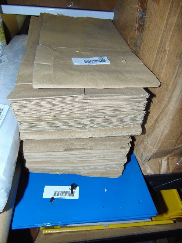 lot 1057 image: (250) ct lot brown kraft style bags, small grocery size