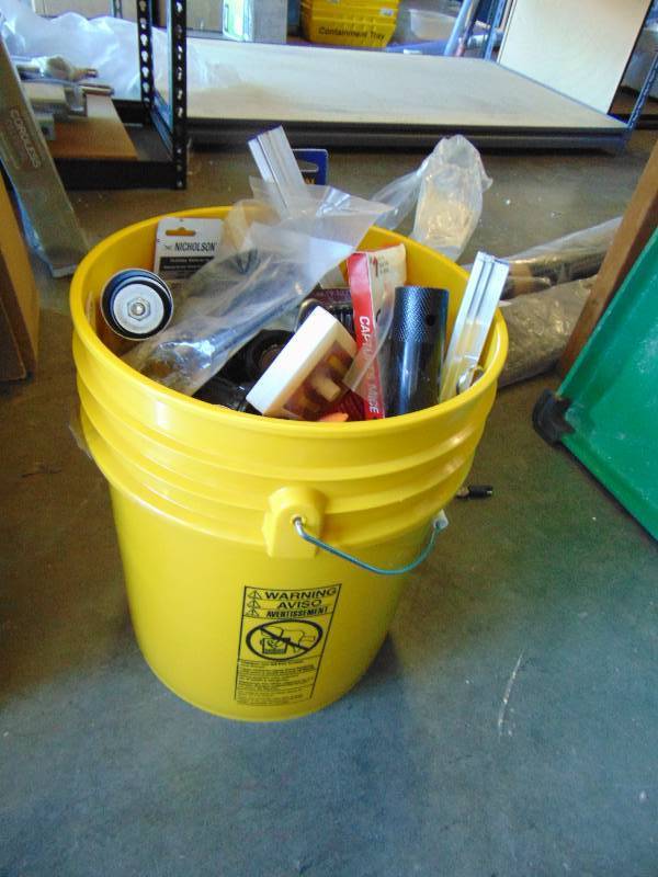 lot 1078 image: 19 lbs hardware in a 5 gallon bucket