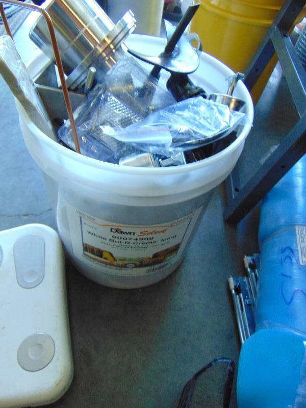 lot 1079 image: 36 lbs. hardware in a 5 gallon bucket
