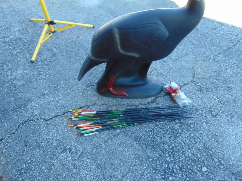 lot 1085 image: Mixed lot Turkey Archery Target (headless- head included) and (15) arrow shafts wo tips