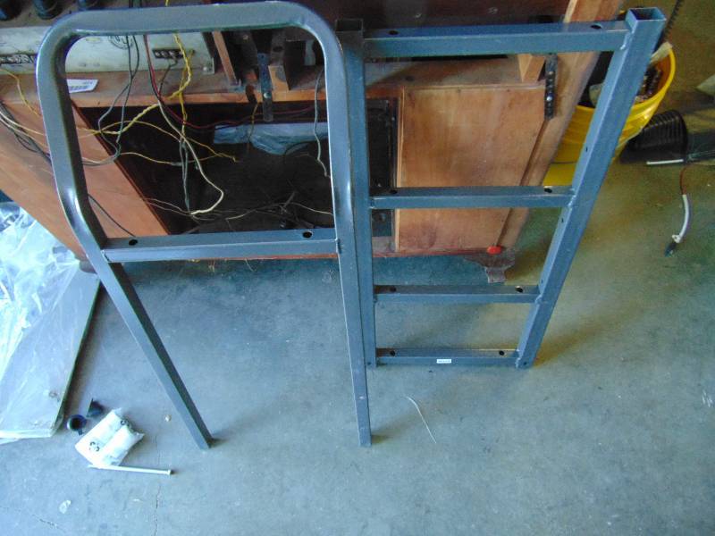 lot 1087 image: Small metal ladder for RV Camper use, mountable, adjustable height, 14-12W x 30-58 Tall, mounting hardware not included