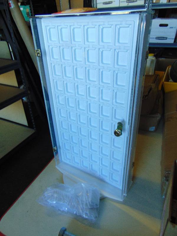 lot 1106 image: White Two-sided 120 pad, table top display, w (144) white pads by Display Express, lock-able with keys, 12 x 22