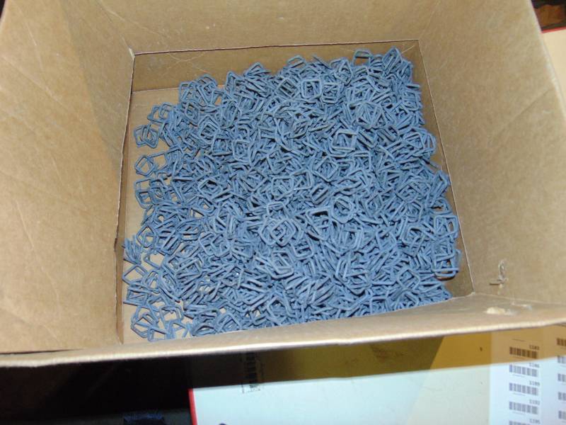 lot 1181 image: Large lot of banding buckles for 34 strapping, over 500 pieces