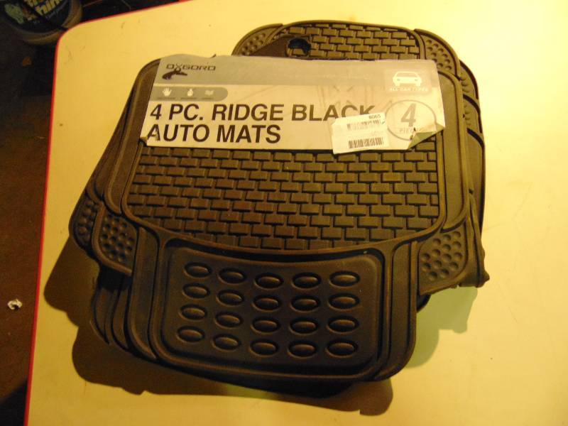 lot 1189 image: (4) piece ridge Black Auto Mats, Universal size
