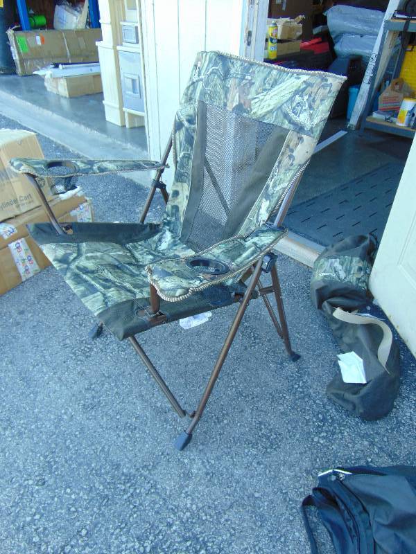 lot 1231 image: Kijaro Dual Lock XXL Chair, store return, Chair has busted component, Pictured