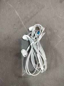 lot 2391 image: Set Of 2 IPhone Wired Ear Buds