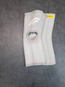 lot 6095 image: FUTURO Stabilizing Knee Support Medium - Retail $131.88