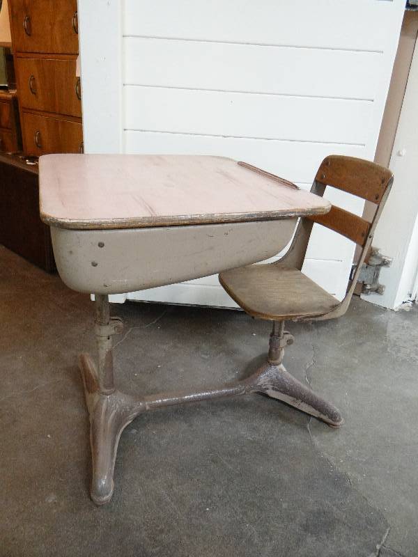 lot 747 image: Vintage childs school desk w chair