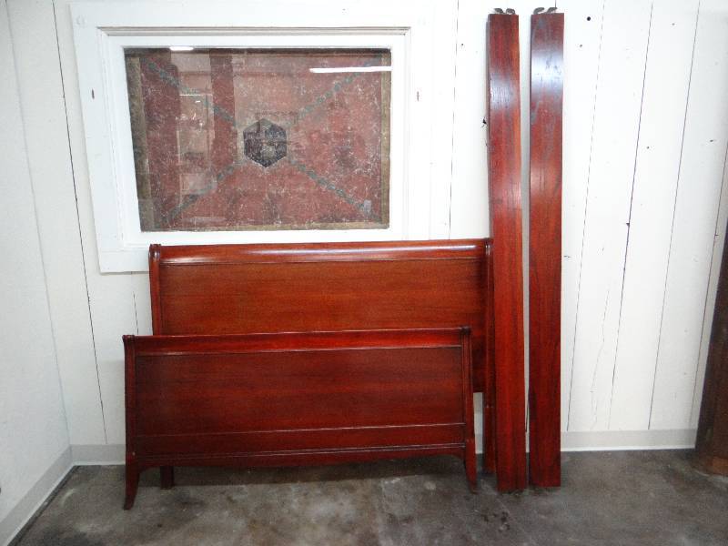 lot 750 image: Vintage wood frame full size bed w rails