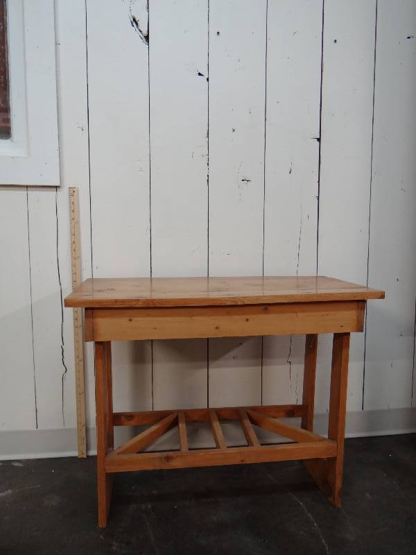 lot 752 image: Wood side table w inlay butterfly