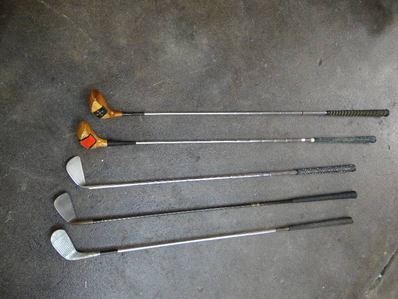 lot 763 image: Lot of vintage golf clubs