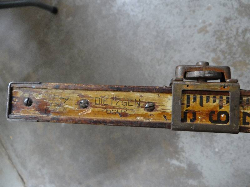 lot 770 image: Vintage Dietzgen 6520 Measuring Grade Rod Surveyor