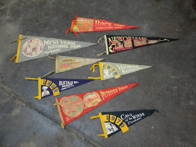 lot 773 image: Lot of old pennants