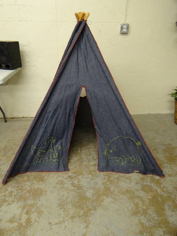 lot 774 image: Teepee Tent for kids