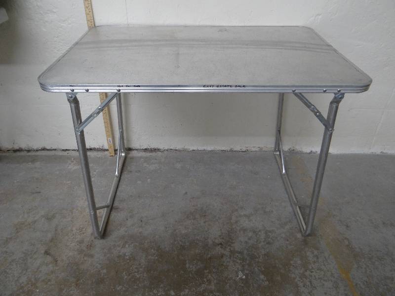 lot 779 image: Folding lightweight table
