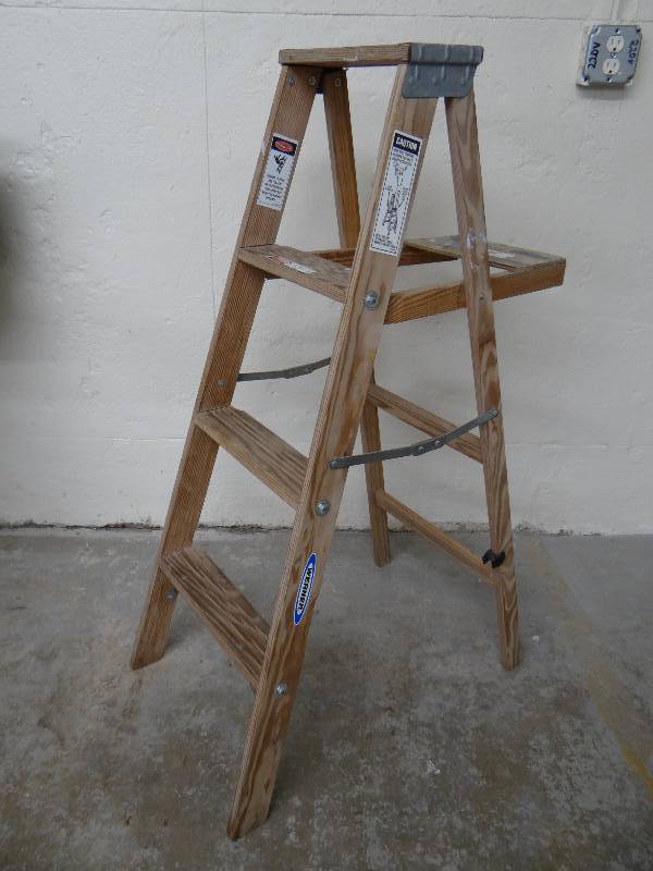 lot 781 image: Werner 4 Wooden Ladder