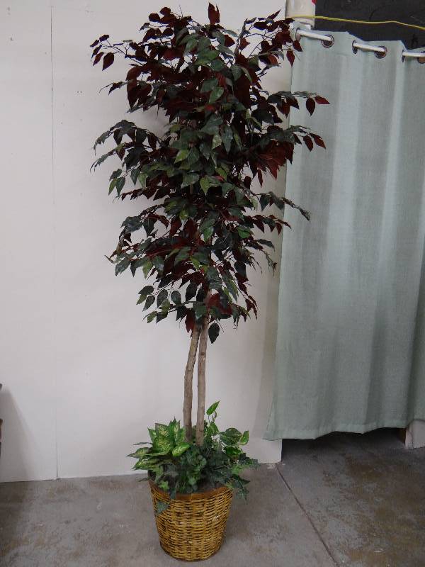 lot 785 image: Faux tree in planter