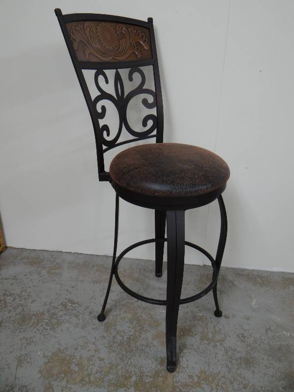 lot 793 image: Metal bar stool