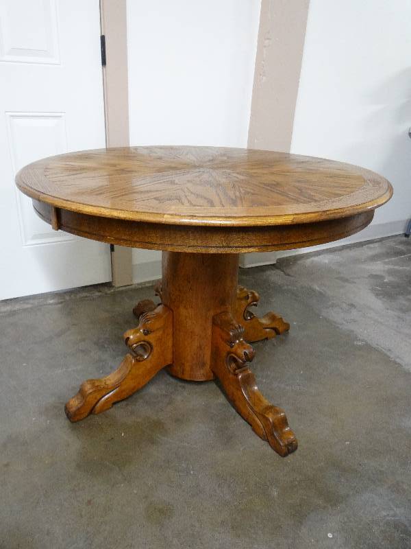 lot 795 image: Beautiful wood table with ornate feet 42 round